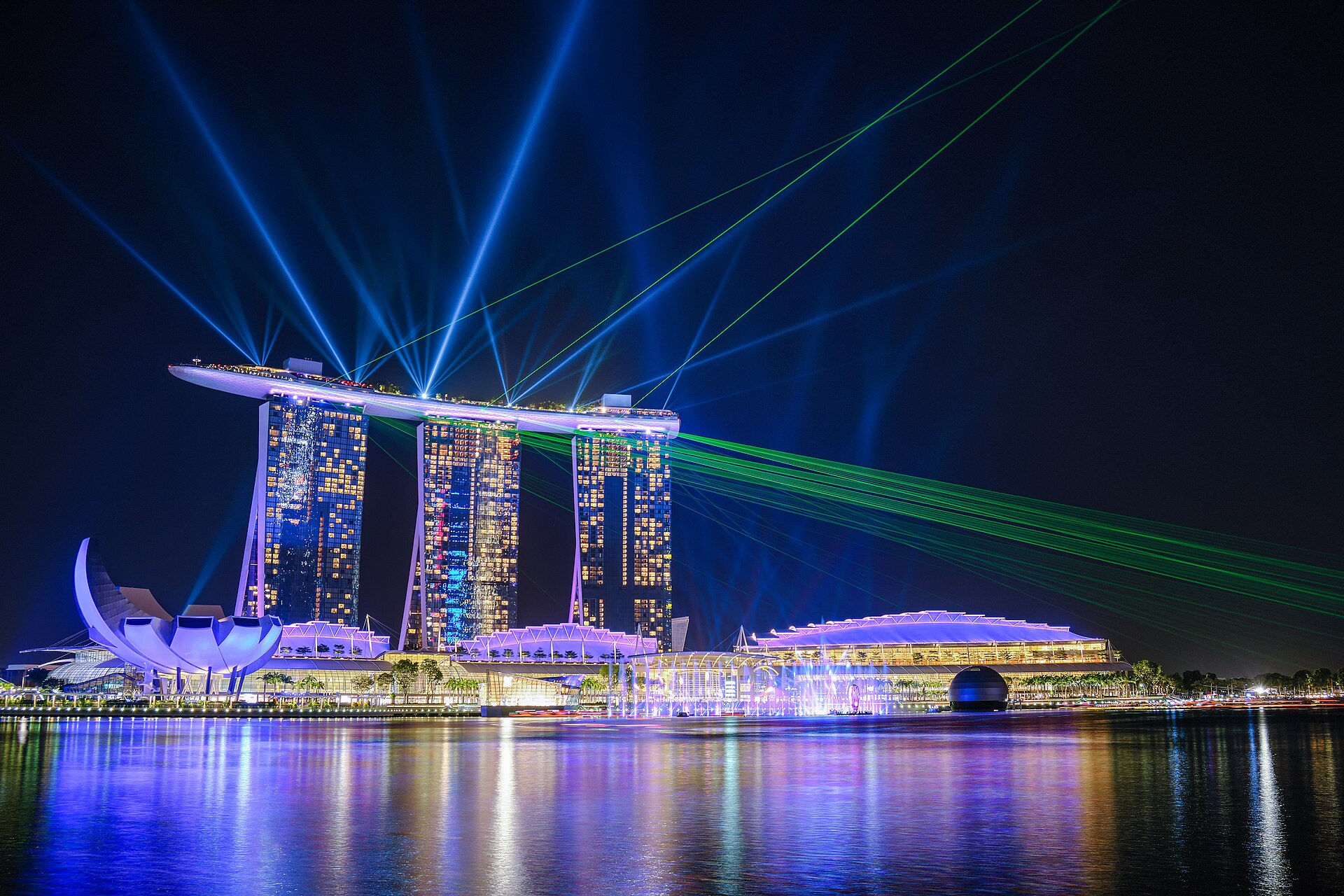Free Marina Bay night walk: the Merlion, Spectra and the Supertree show in one evening